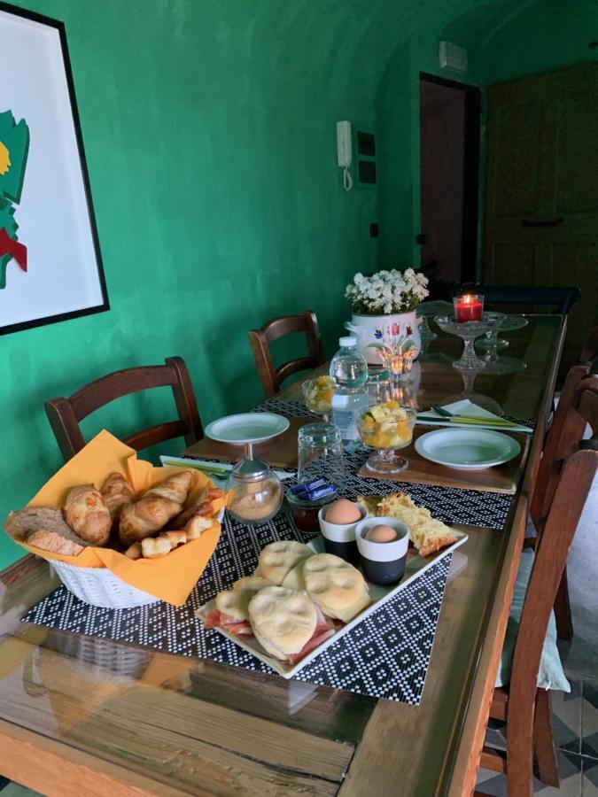 San Martino Rooms & Breakfast บอร์จิโอแวเรซซี ภายนอก รูปภาพ